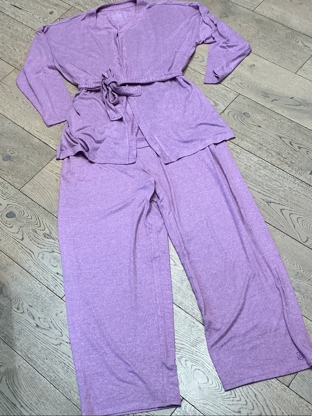 Woman’s Cuddl Duds variegated purple lounge set. XL. One button w/tie. Wide leg